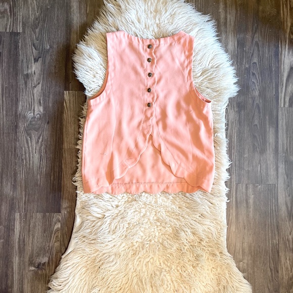 Tobi Pink Scalloped Tank With Back Button Detail - Picture 7 of 8